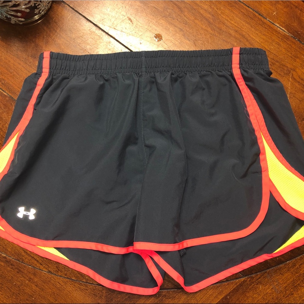 Under Armour Semi Fitted Track Shorts